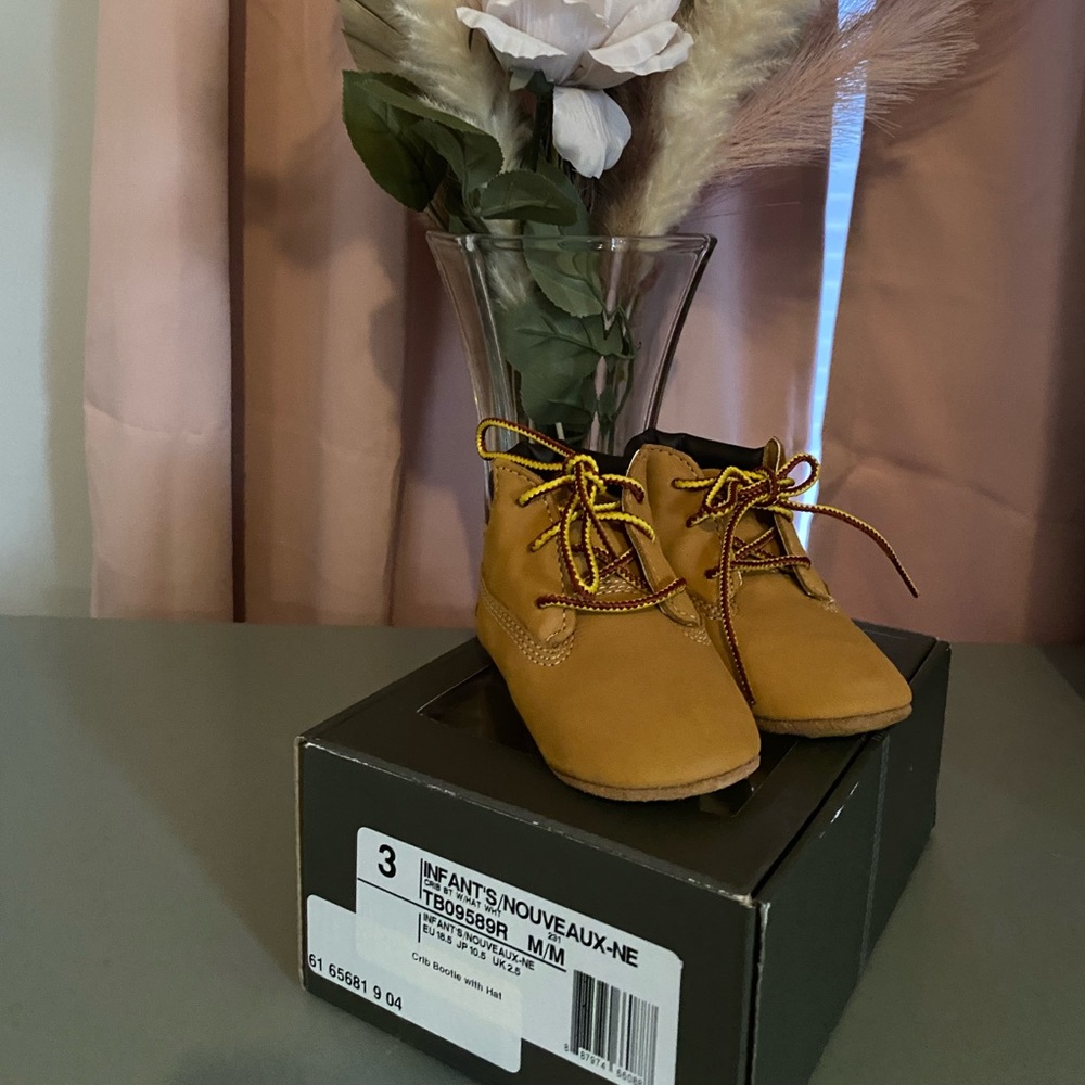 Brand New Infant Crib Timberland Boots Size 3C With Hat.